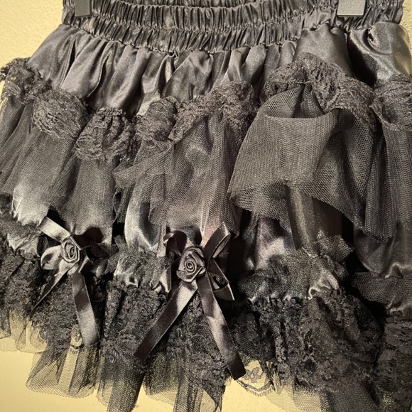 Black Multi-Fabric Layered Tutu Tulle Mini Skirt w/Rose Bows - Picture 2 of 3